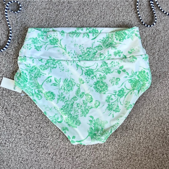 American Eagle
Aerie Ruffle String Triangle Bikini Set. S bottom, L top NWT - Picture 13 of 13